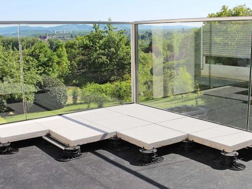 Terrace with concrete slabs on Elefeet® pedestals