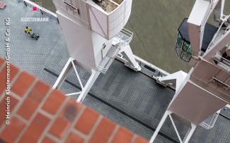 The harbour cranes are restored relics from the former Kaispeicher A warehouse. © Klostermann Harbour cranes from bird's eye view