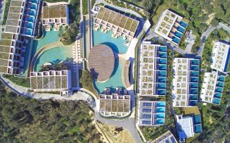 Bird's eye view onto the  Olea All Suite Hotel